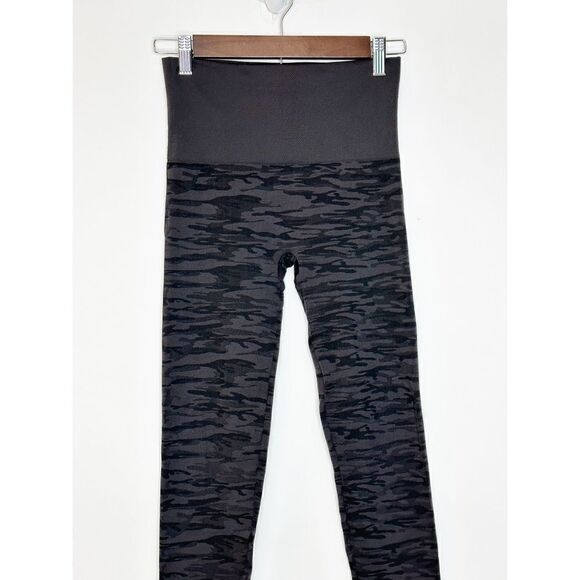 Spanx Assets Camo High Rise Seamless Leggings 24" Size Medium - Picture 1 of 8